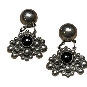 Sterling silver vintage 80’s clip on drop earrings with onyx center